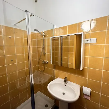 Cv - Calme, Clair Apartament